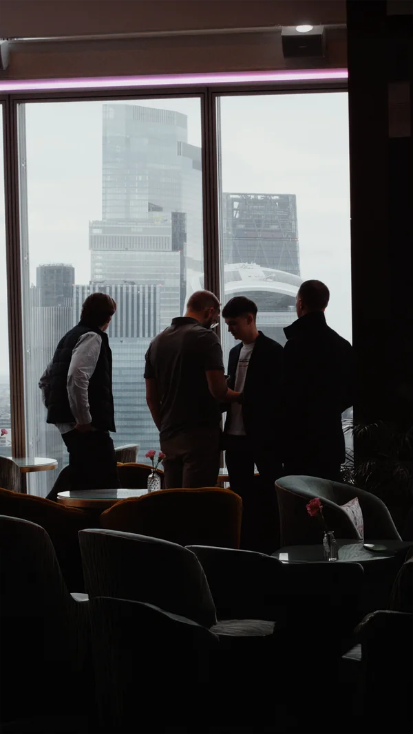 Participants talking between Keystone sessions at the Shard